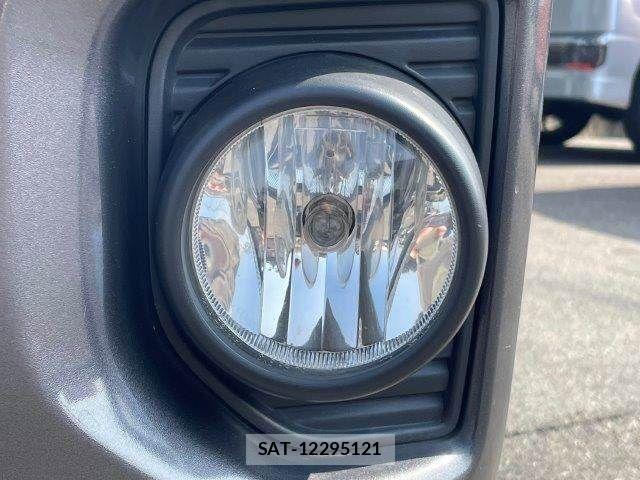 Toyota HIACE VAN 2019-06 3671353-26