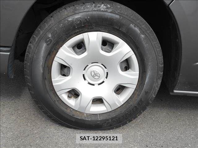 Toyota HIACE VAN 2019-06 3671353-28