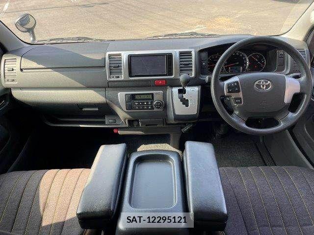 Toyota HIACE VAN 2019-06 3671353-2