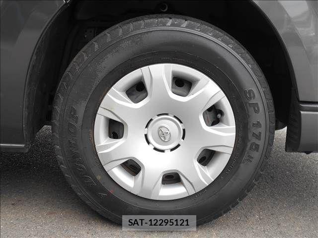 Toyota HIACE VAN 2019-06 3671353-29