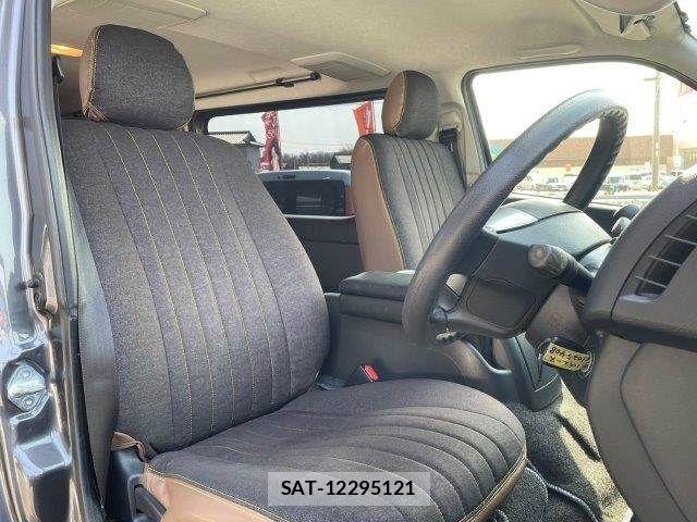 Toyota HIACE VAN 2019-06 3671353-8