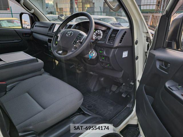 Toyota HIACE VAN 2021-08 3671354-1