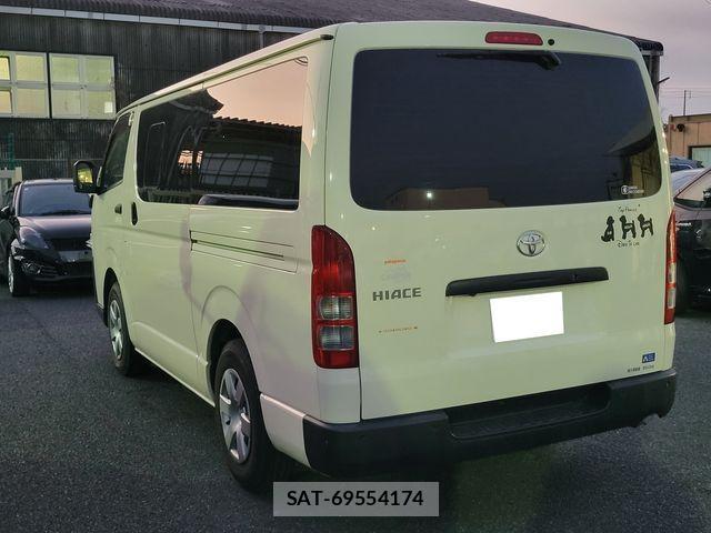 Toyota HIACE VAN 2021-08 3671354-2