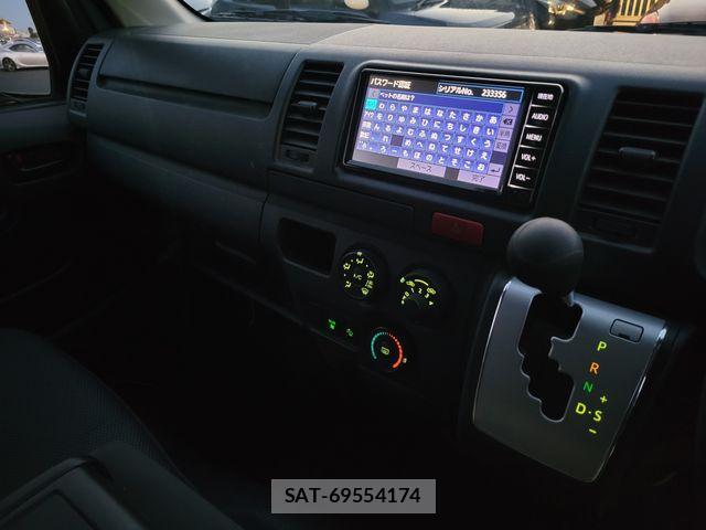 Toyota HIACE VAN 2021-08 3671354-4