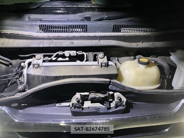Toyota HIACE VAN 2012-10 3832863-11