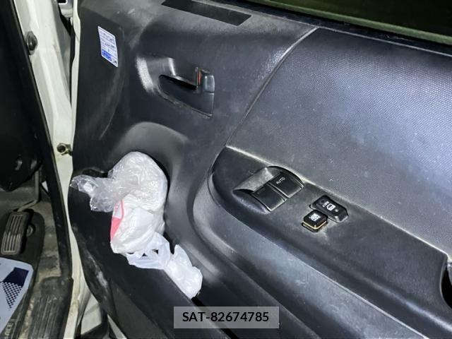 Toyota HIACE VAN 2012-10 3832863-16
