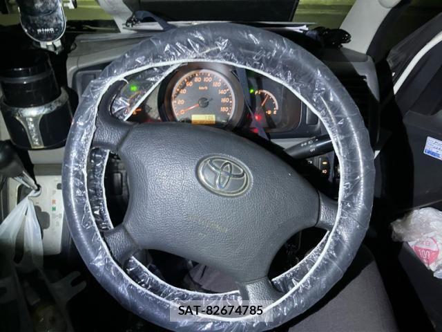 Toyota HIACE VAN 2012-10 3832863-19