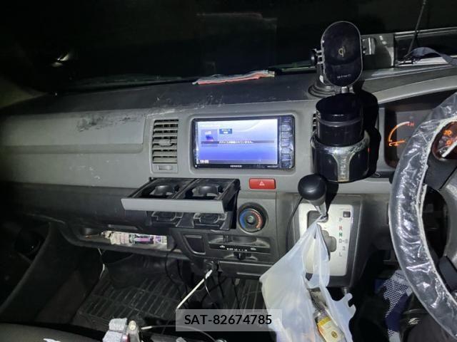 Toyota HIACE VAN 2012-10 3832863-21