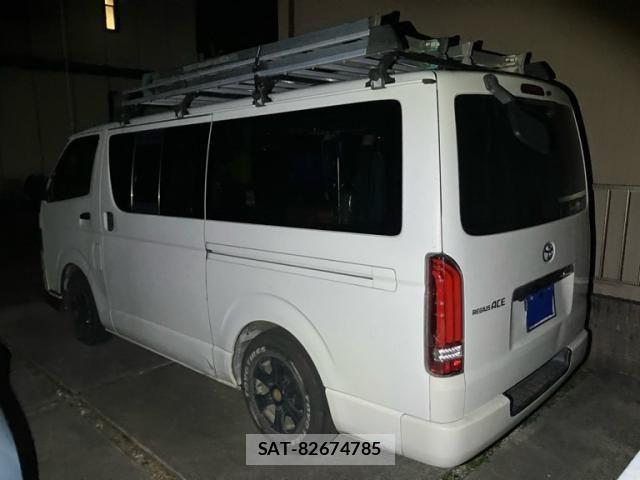 Toyota HIACE VAN 2012-10 3832863-3