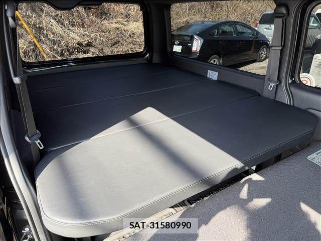 Toyota HIACE VAN 2024-08 3832842-11