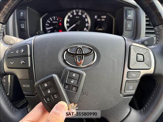 Toyota HIACE VAN 2024-08 3832842-17