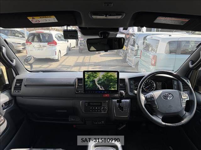 Toyota HIACE VAN 2024-08 3832842-1