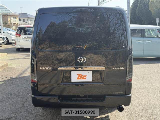 Toyota HIACE VAN 2024-08 3832842-22