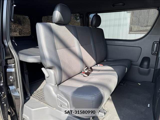 Toyota HIACE VAN 2024-08 3832842-25