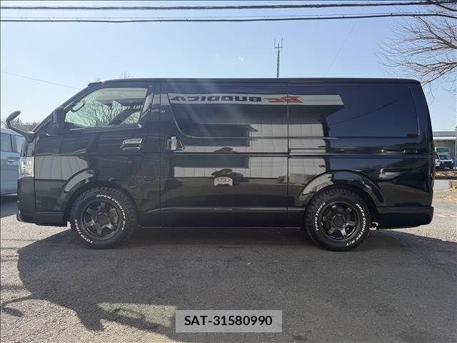 Toyota HIACE VAN 2024-08 3832842-5