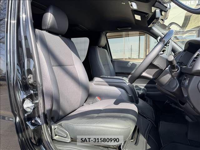 Toyota HIACE VAN 2024-08 3832842-8