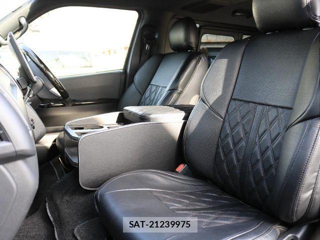 Toyota HIACE VAN 2022-01 3832843-17
