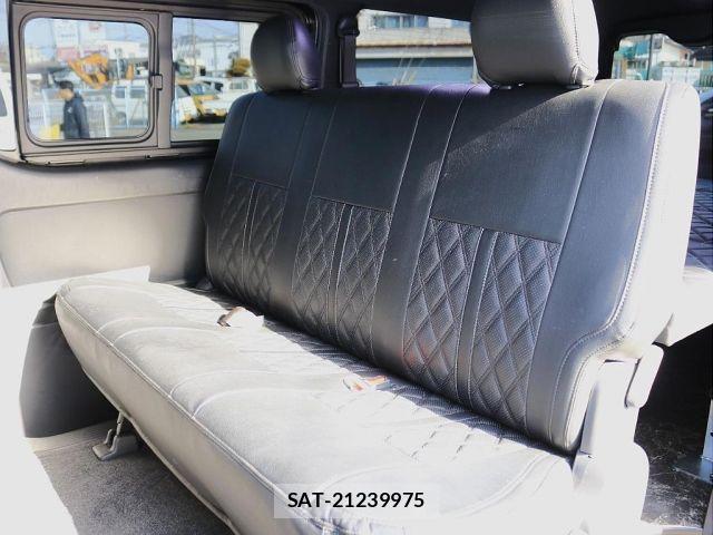 Toyota HIACE VAN 2022-01 3832843-18