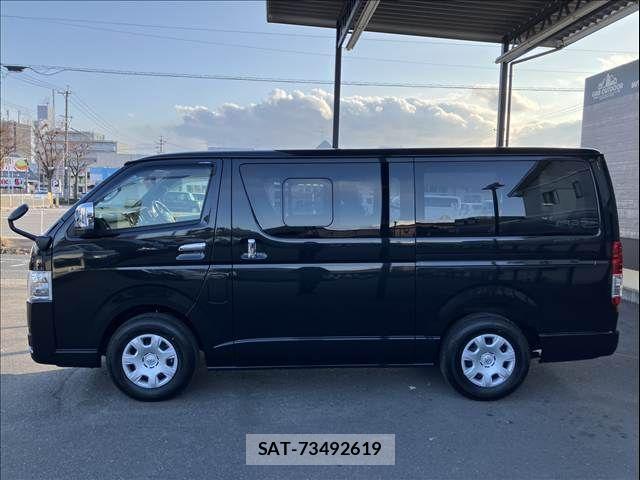 Toyota HIACE VAN 2025-09 3906041-13