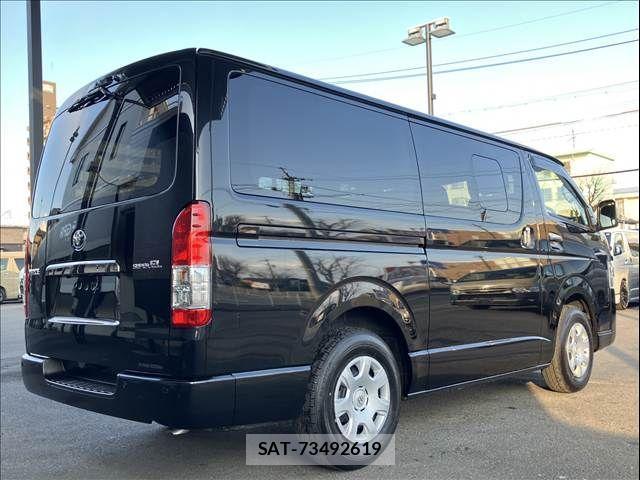 Toyota HIACE VAN 2025-09 3906041-14