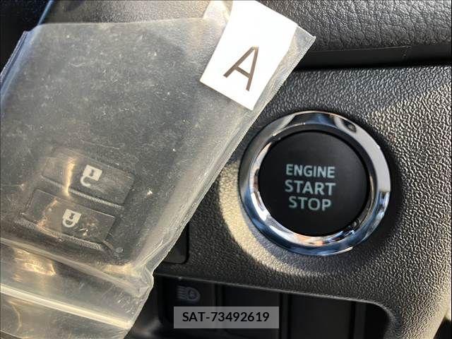 Toyota HIACE VAN 2025-09 3906041-16