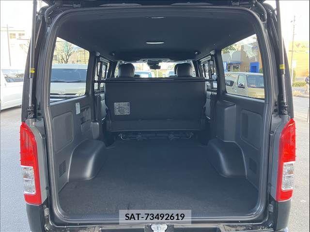 Toyota HIACE VAN 2025-09 3906041-19