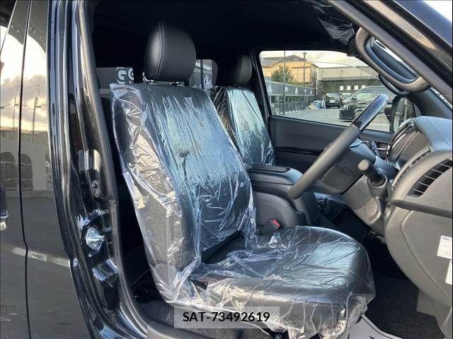Toyota HIACE VAN 2025-09 3906041-6