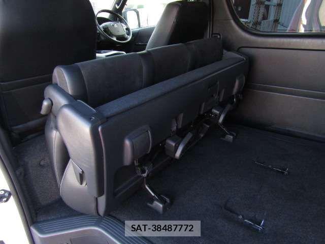 Toyota HIACE VAN 2020-07 3906046-12