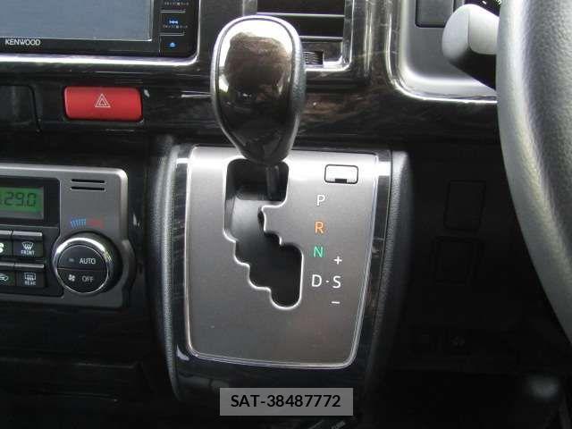 Toyota HIACE VAN 2020-07 3906046-18