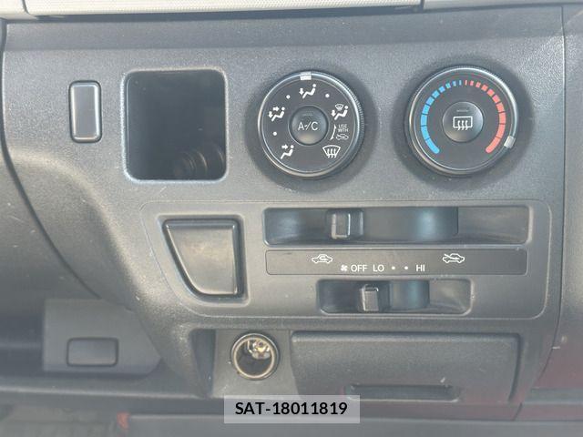 Toyota HIACE VAN 2005-12 3934335-17