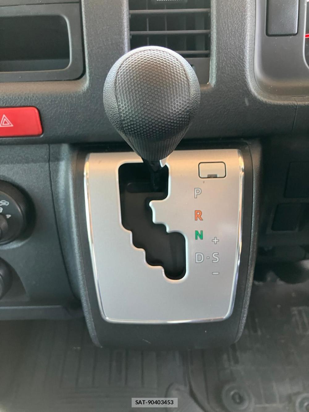 Toyota HIACE VAN 2019 1164374-18