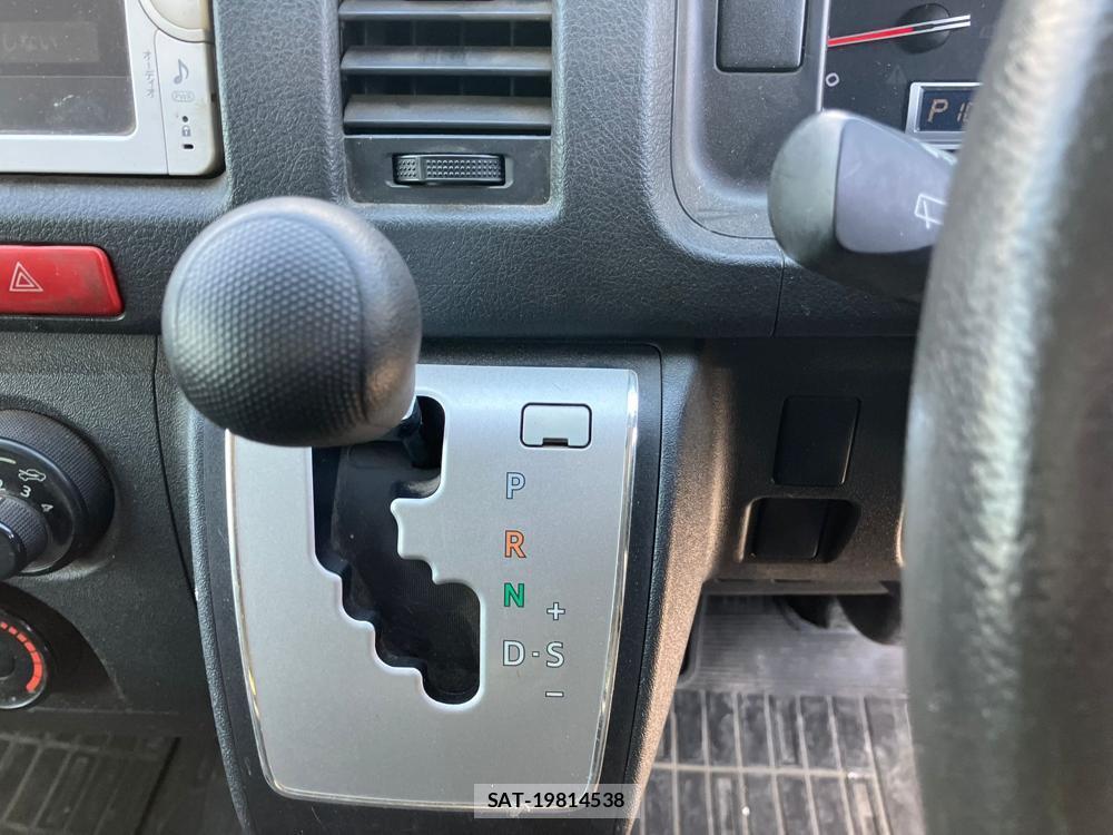 Toyota HIACE VAN 2019 1295220-21