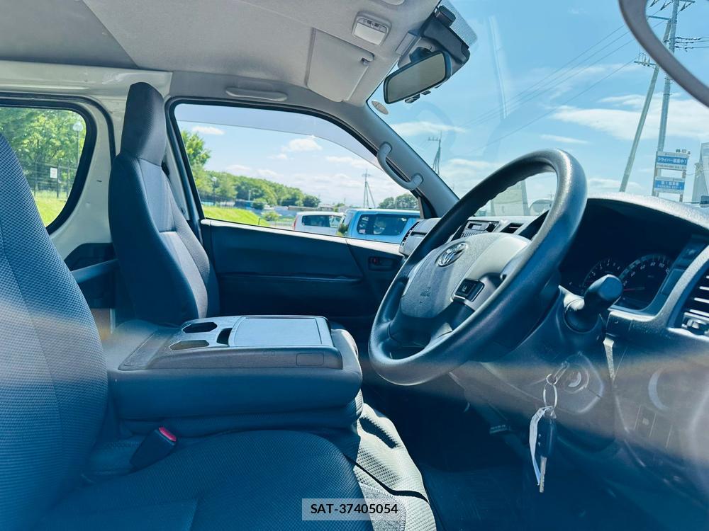 Toyota HIACE VAN 2019 7263047-10