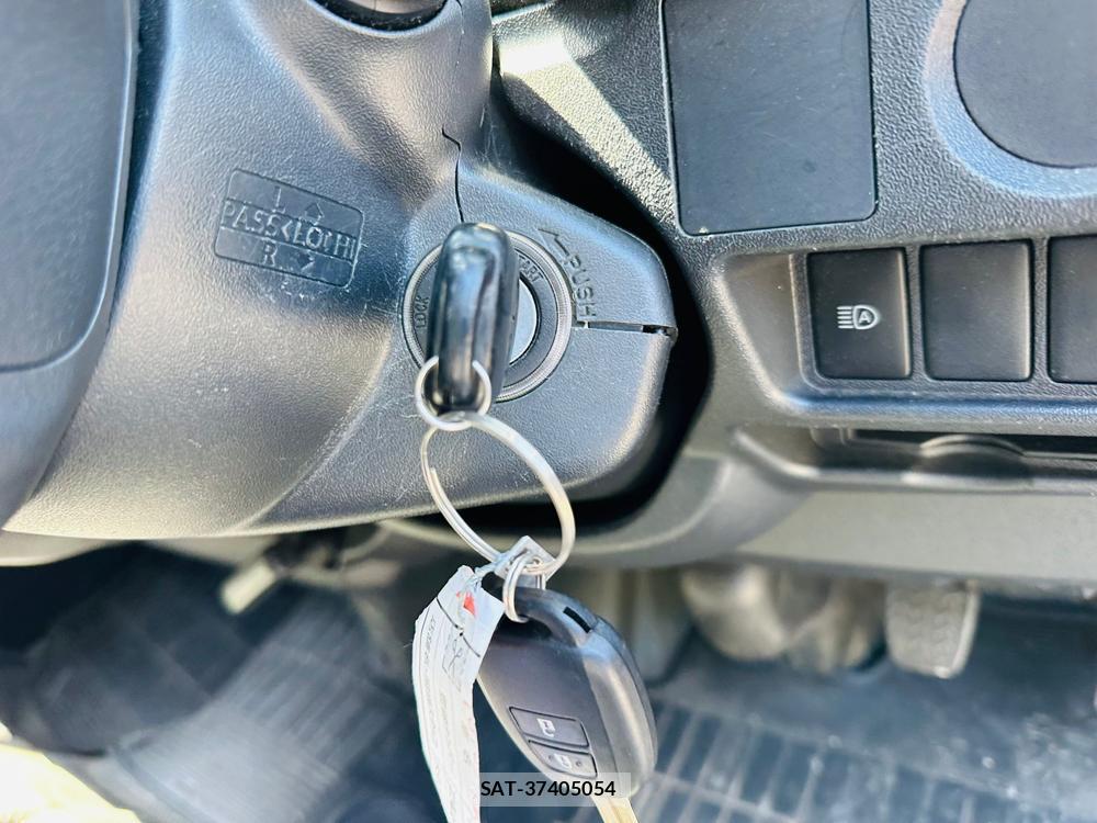 Toyota HIACE VAN 2019 7263047-15