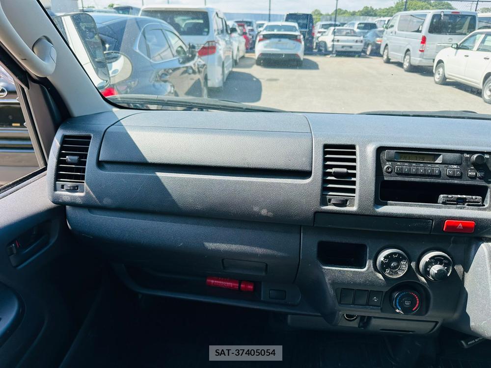 Toyota HIACE VAN 2019 7263047-16