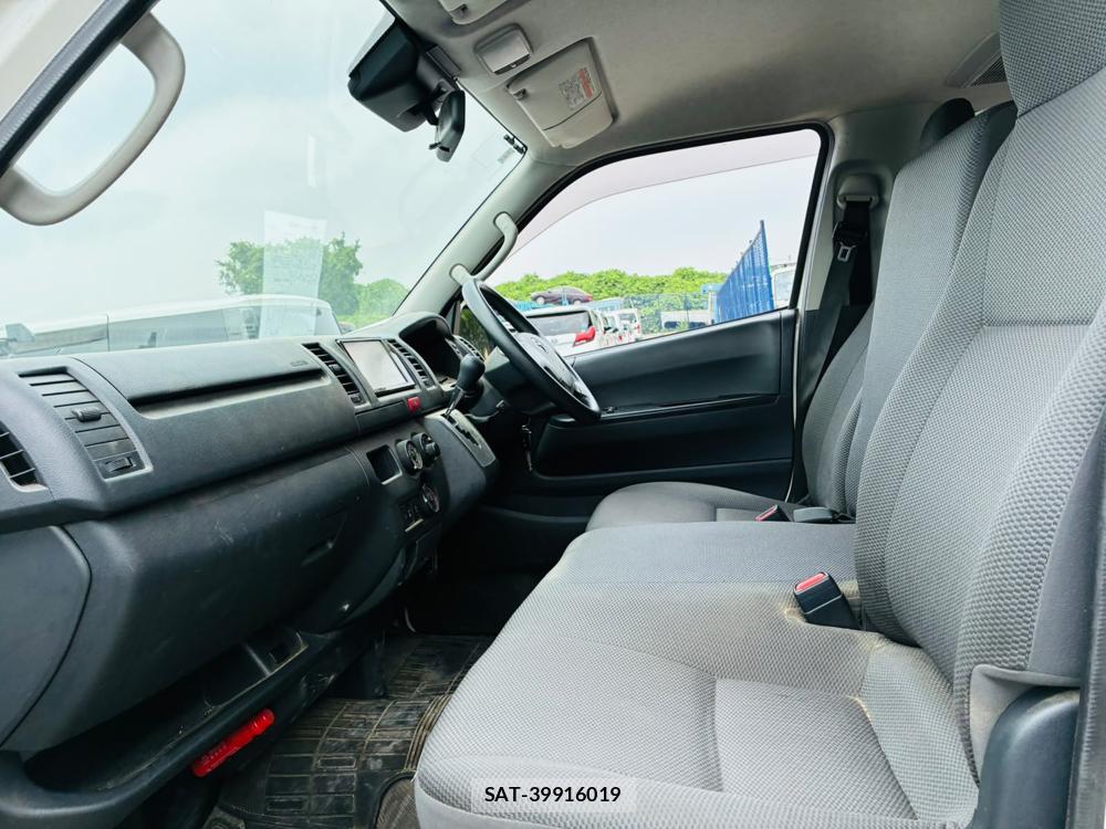 Toyota HIACE VAN 2019-06 8031327-9