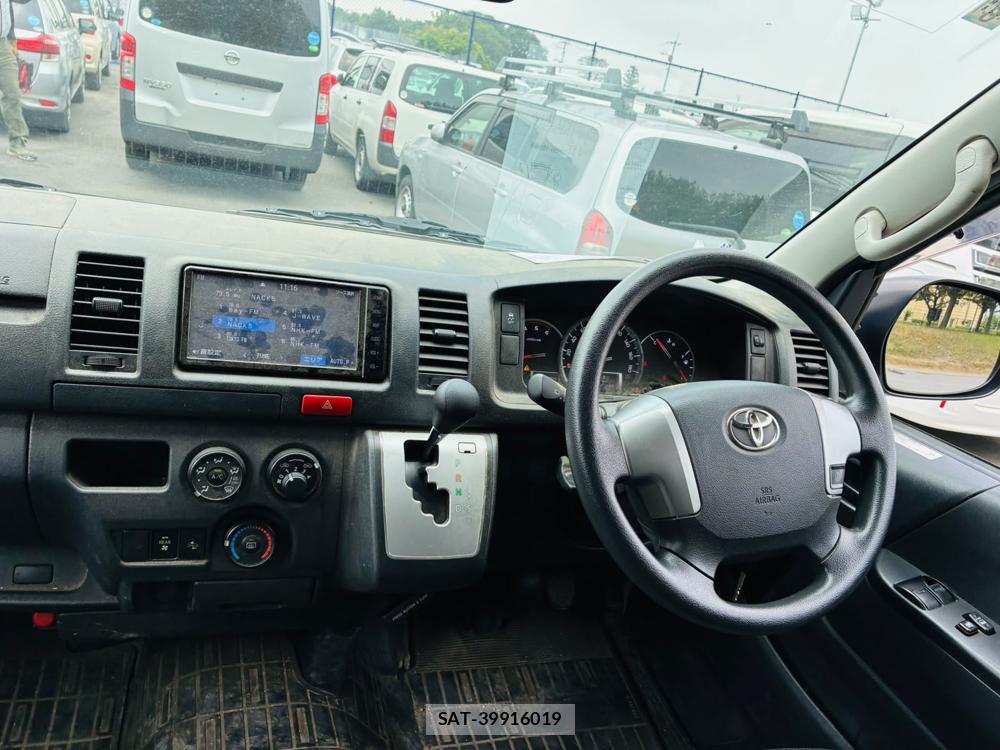 Toyota HIACE VAN 2019-06 8031327-12