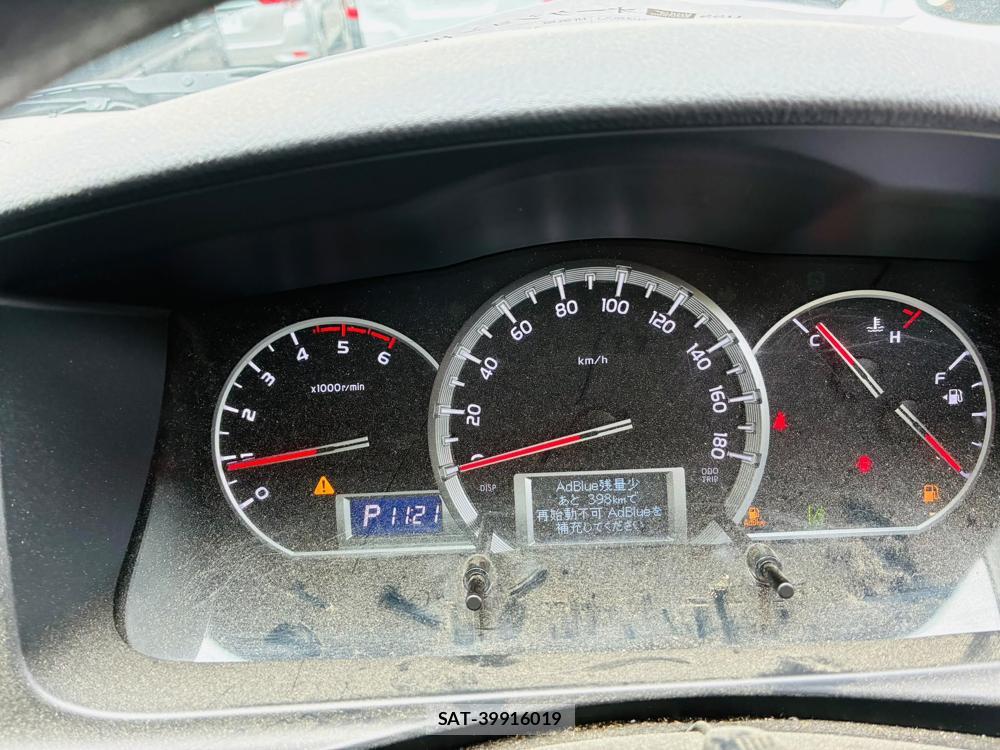 Toyota HIACE VAN 2019-06 8031327-14