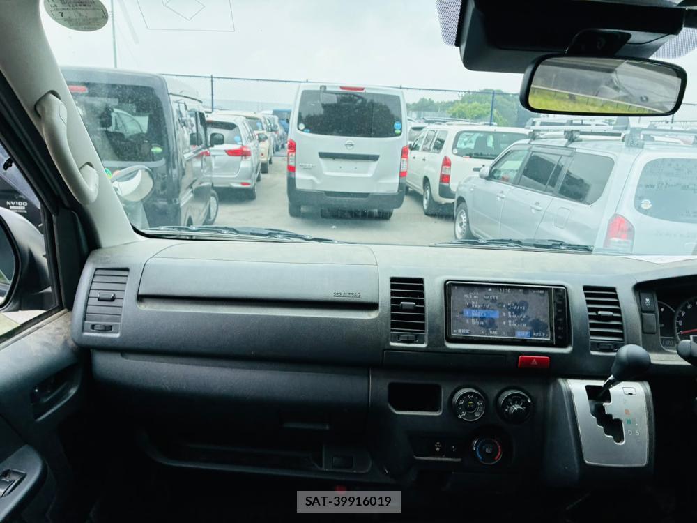 Toyota HIACE VAN 2019-06 8031327-16