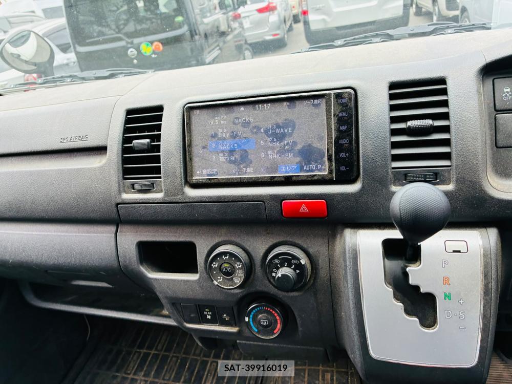 Toyota HIACE VAN 2019-06 8031327-18