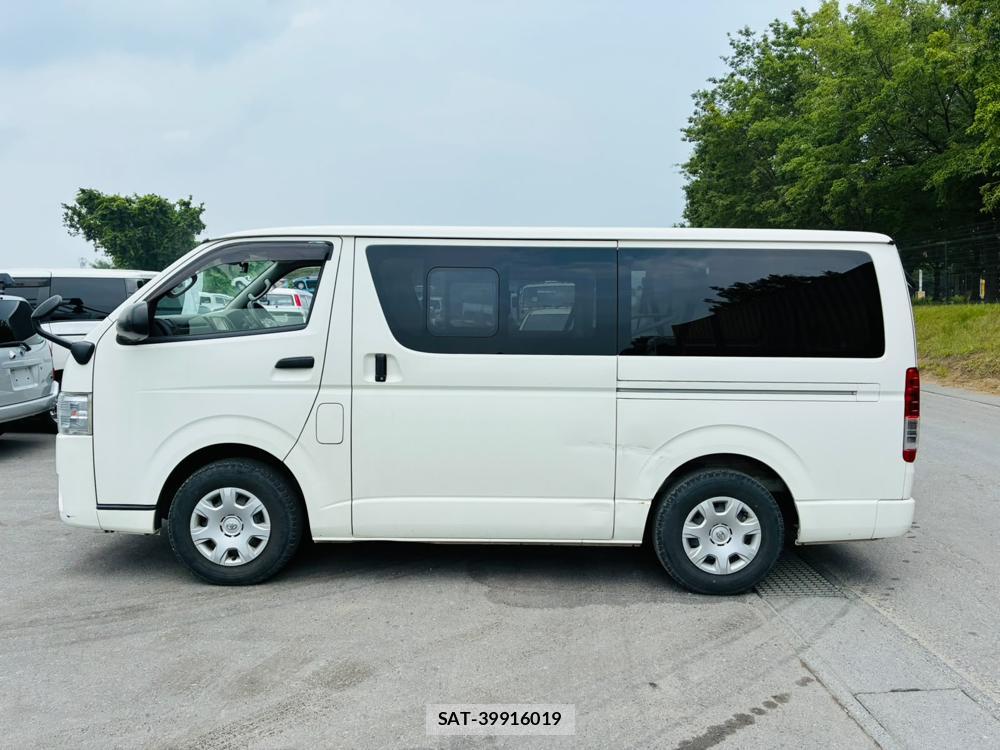 Toyota HIACE VAN 2019-06 8031327-1