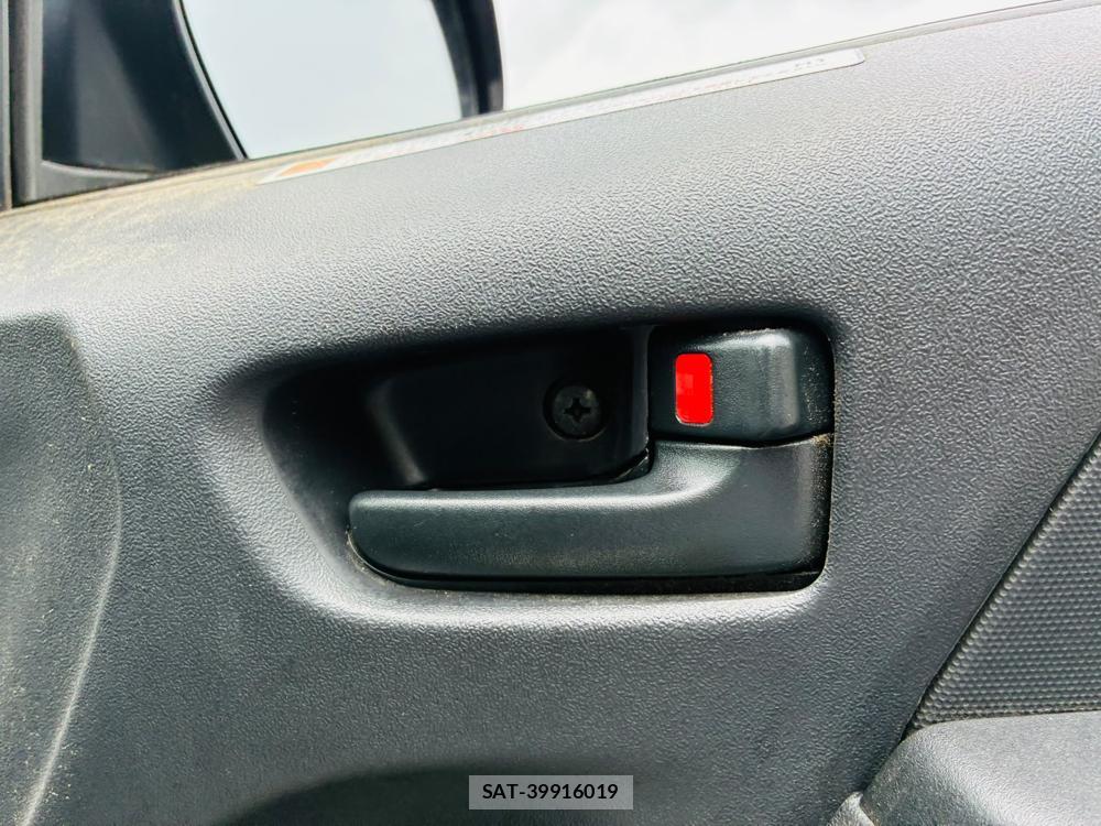Toyota HIACE VAN 2019-06 8031327-19