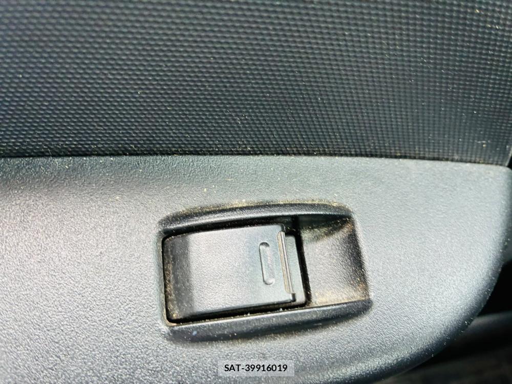 Toyota HIACE VAN 2019-06 8031327-22