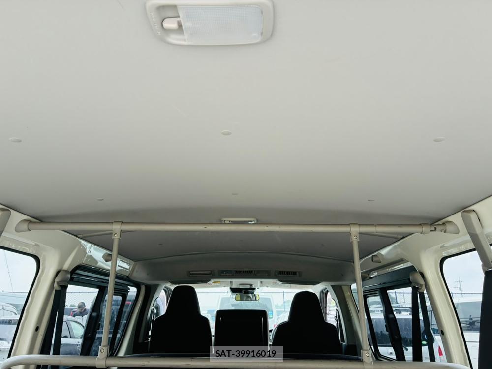 Toyota HIACE VAN 2019-06 8031327-23