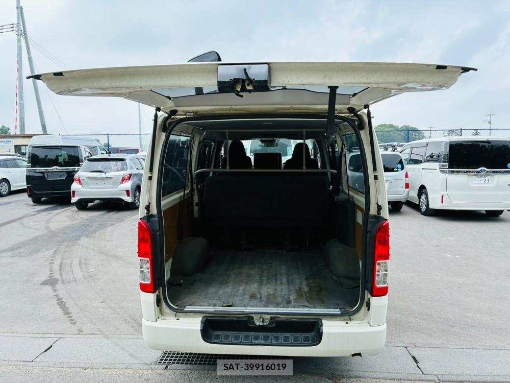 Toyota HIACE VAN 2019-06 8031327-25