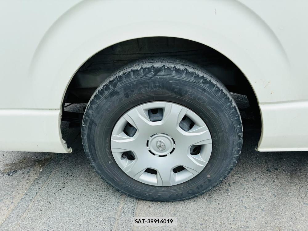 Toyota HIACE VAN 2019-06 8031327-29