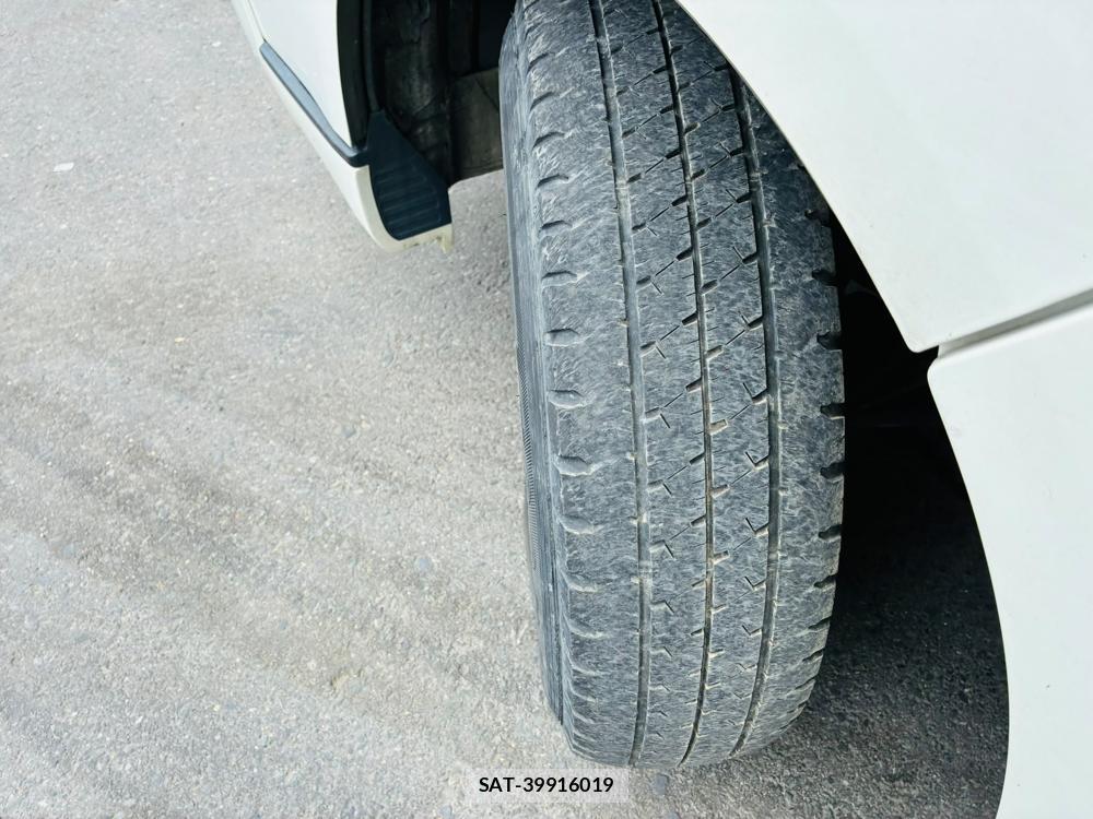 Toyota HIACE VAN 2019-06 8031327-30