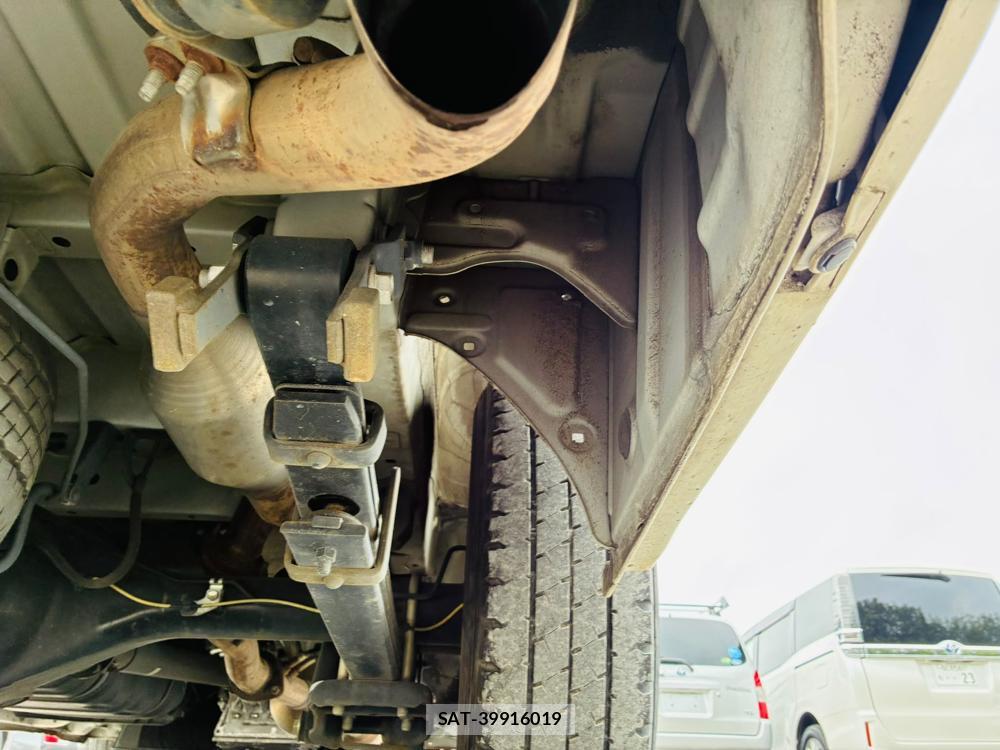 Toyota HIACE VAN 2019-06 8031327-35