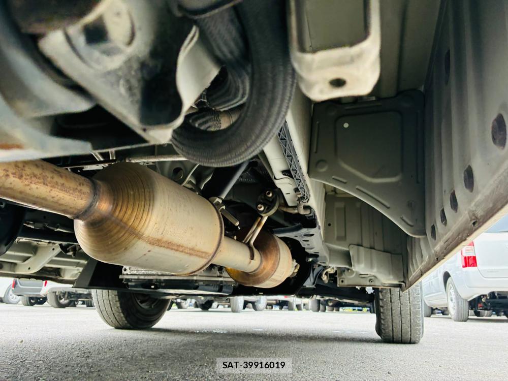 Toyota HIACE VAN 2019-06 8031327-36