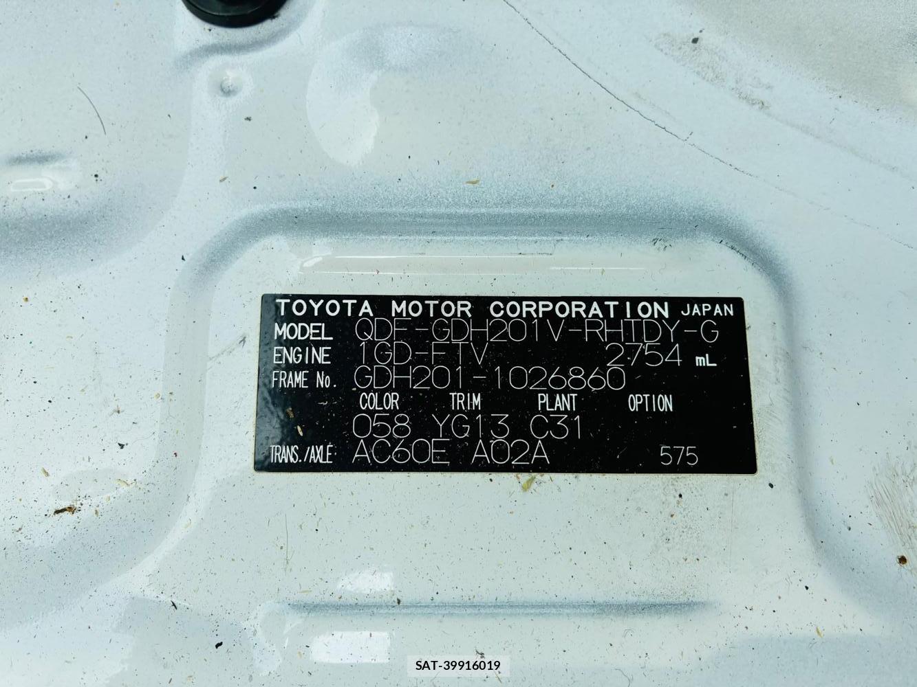 Toyota HIACE VAN 2019-06 8031327-38